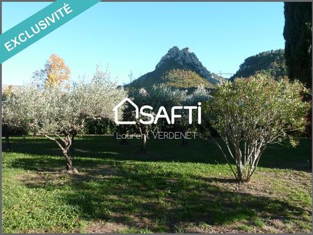 terrain constructible de 800 m2 à l'entrée de buis les baronnies