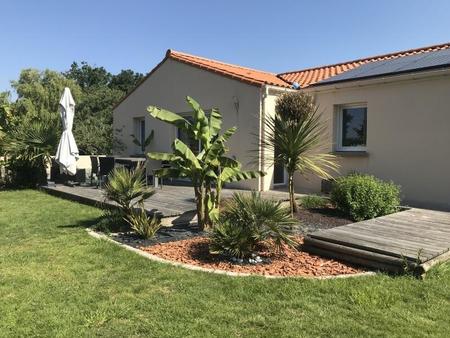 location maison à saint-philbert-de-grand-lieu (44310) : à louer / 145m² saint-philbert-de