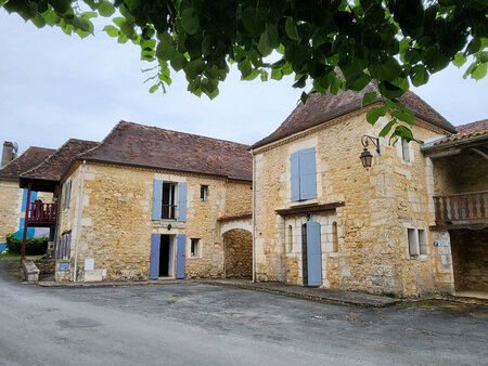 ensemble de 3 maisons typiques du périgord!