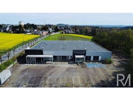 immeuble commercial de 2000m² sur terrain de 9500m²