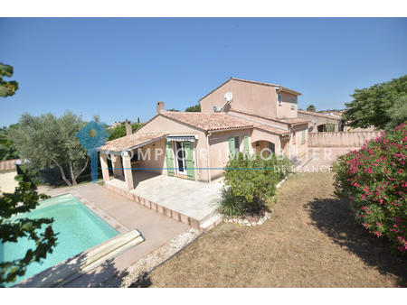 a vendre villa 135 m2 sur 600 m2 de terrain 4 chambres avec piscine et garage