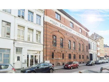 bureau loft tendance à louer à l'entrepôt de vins à anvers