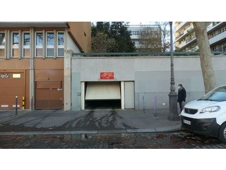 emplacement de parking quai de la marne