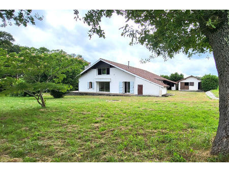 ferme landaise secteur saint vincent de tyrosse  7 pièces  330 m² sur 8 661 m² de terrain.