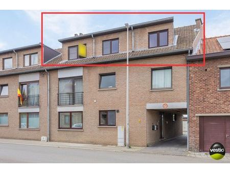 opgefrist appartement met 3 slk en garage