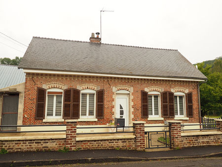 axe laon / saint quentin  proche crépy et 10 min de laon  maison individuelle  3 chambres 