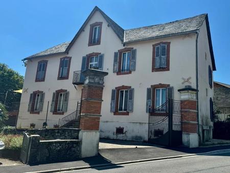 exquise propriété de village meublée avec des équipements de luxe et un potentiel de reven