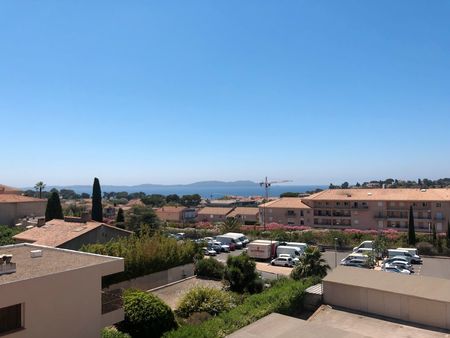 61 m2 vue mer dernier etage carqueiranne - var (83)