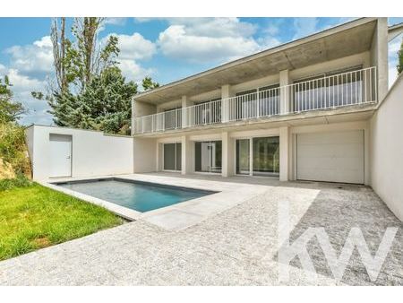 cote pavee - maison moderne d'environ 175m² avec piscine et gar