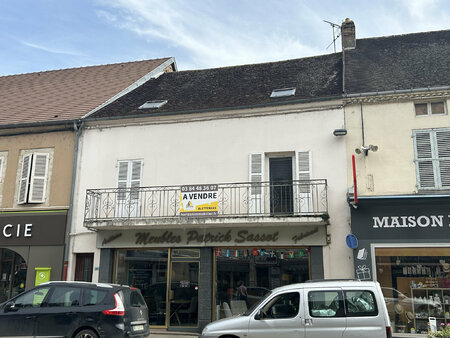 appartement duplex avec terrasse et jardin au centre de blet