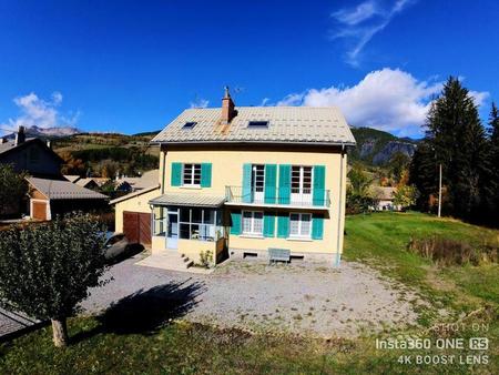 barcelonnette centre  propriété comprenant une maison de 3 a