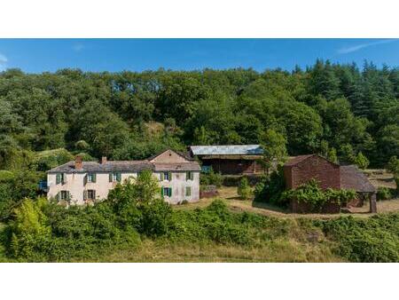 corps de ferme isolé avec vue dégagée  à rénover - st izaire