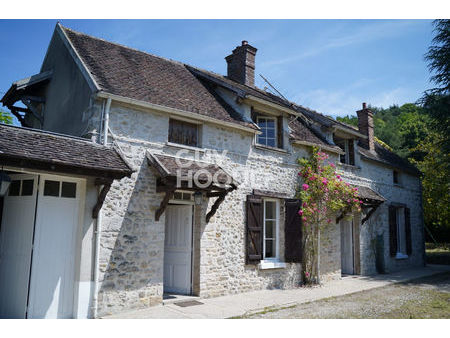 très jolie longère en pierre avec quatre chambres et une grande dépendance   sur une parce