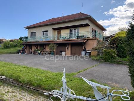 villa de 150 m² avec terrasse et un terrain de 2 000 m² et un dépôt de 140 m2