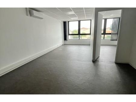 location commerce 52 m² poitiers (86000)