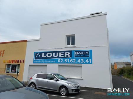 vente bureaux et commerces à la roche-sur-yon zi sud (85000) : à vendre / 380m² la roche-s