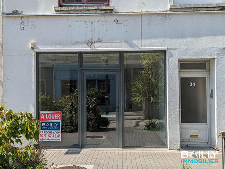 vente bureaux et commerces à la roche-sur-yon centre ville (85000) : à vendre / 164m² la r