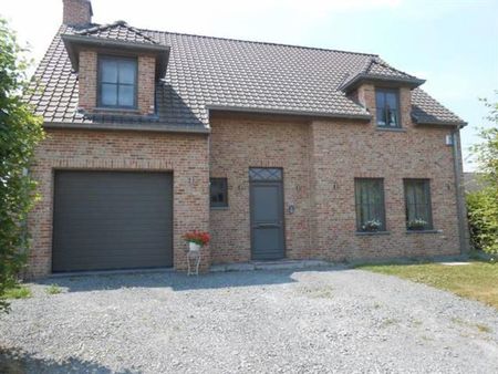 villa 4 ch. avec garage & jardin