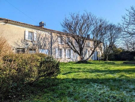 dpt charente (16)  à vendre segonzac longère charentaise avec dépendances