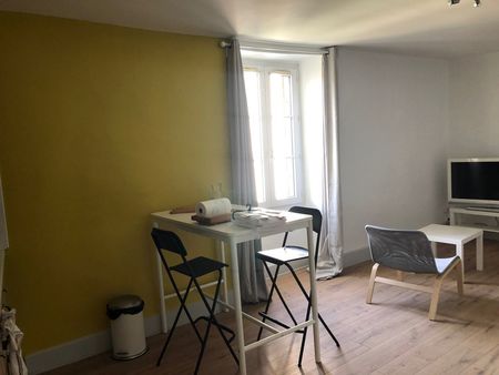 3 appartements 28m2 plein centre bourg (rénovés en 2022)