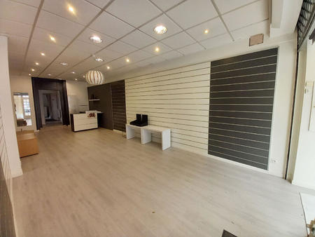 vente bureaux et commerces à fougères (35300) : à vendre / 70m² fougères