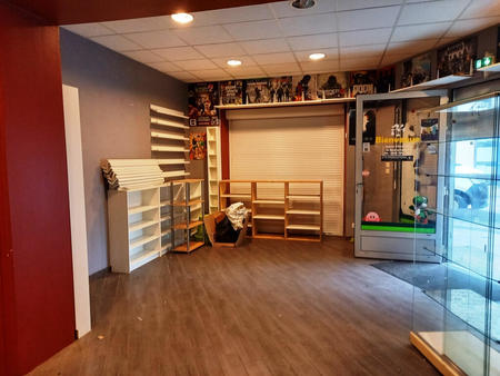 vente bureaux et commerces à fougères (35300) : à vendre / 55m² fougères