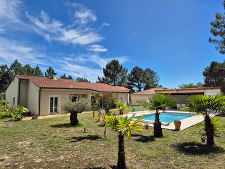 cadre de vie idéal!maison avec piscine et parc à proximité périgueux