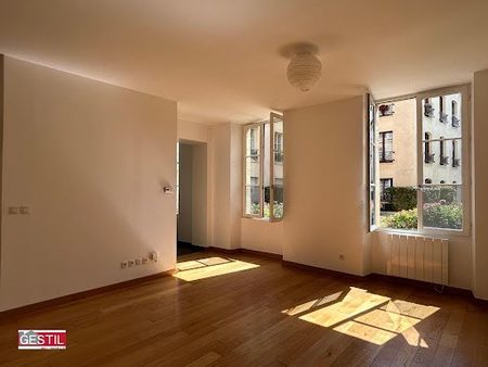 location appartement 2 pièces 52.98 m²