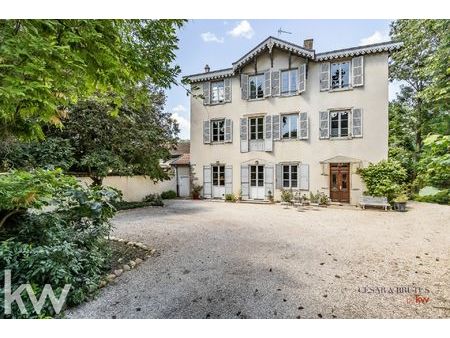 lyon 09 - maison 6 pièces de 280 m² avec une piscine  un balco