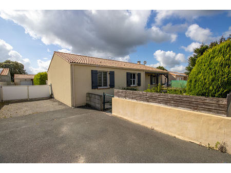 maison 5 pièces - 101 m² - sur la commune de froidfond