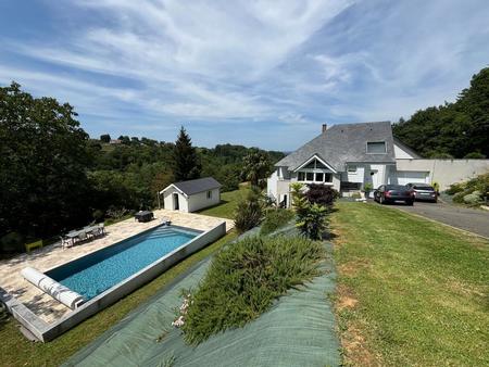 jurançon  villa contemporaine et dépendance  piscine  triple garage