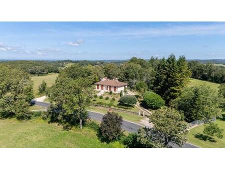 maison de plain-pied offrat 4 chambres avec dépendances et 23 hectares de terres