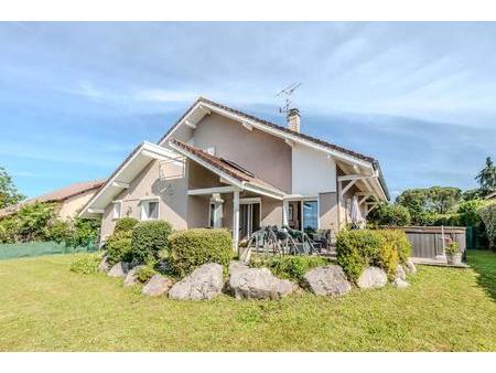 splendide maison avec vue exceptionnelle sur le lac - un véritable havre de paix