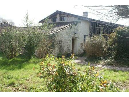 belle maison en pierre surs 1200m2 avec un tiers de terrain