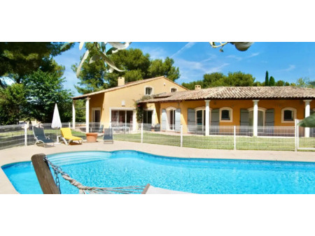 villa avec piscine et terrasse istres (13)