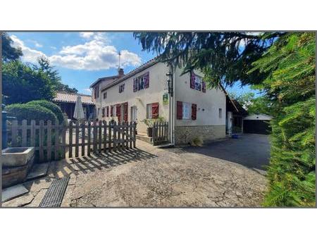 vente maison à parthenay (79200) : à vendre / 234m² parthenay