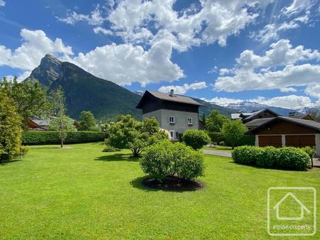 une propriété emblématique et fascinante  nichée au cœur de samoëns  méticuleusement...