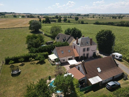 charmante propriété avec piscine  idéale pour gîte ou vie multi-familiale avec 7 chambres 