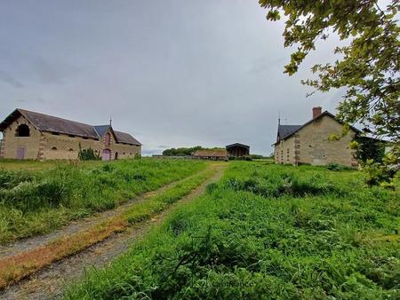 corps de ferme comprenant 6000 m² et des dépendances