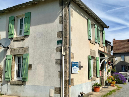 joli maison en pierre  avec une chambre  garage et jardin  dans un vieux quartier recherch