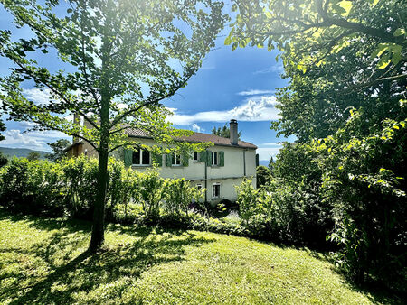 proche cournon d'auvergne / maison de charme dans bel environnement avec piscine !