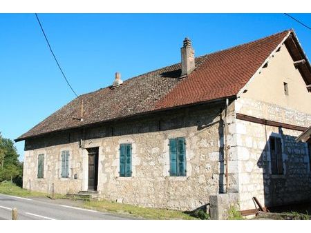 grande maison en pierre à restaurer