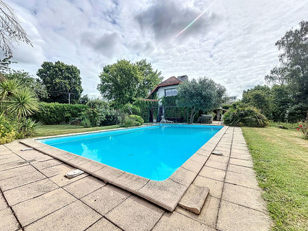 maison de charme avec jardin et piscine à carbonne