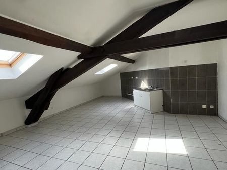 joli appartement t3 - lumineux et mansardé - libre immédiatement