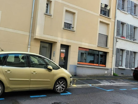 local de 28 m ² avec sous sol