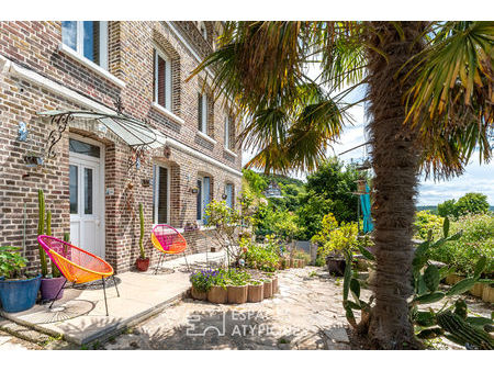 maison en brique et silex avec vue imprenable