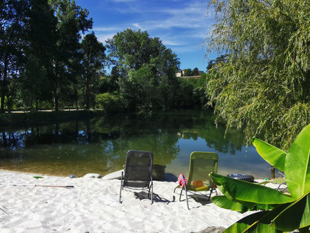 magnifique propriété de 3 maisons sur 2 hectares 8 avec étang et petite plage. piscine pos