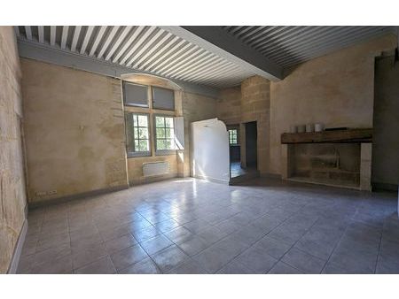 location appartement  m² t-3 à remoulins  730 €