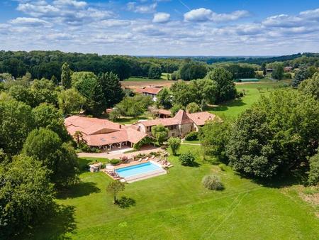 magnifique ancien domaine presbytère du 12ème siècle