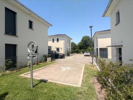 maison saint genis les ollières  3 chambres  1 jardin  1 garage.